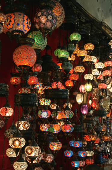 Décoration marocaine : zelliges, lanternes artisanales et inspirations orientales